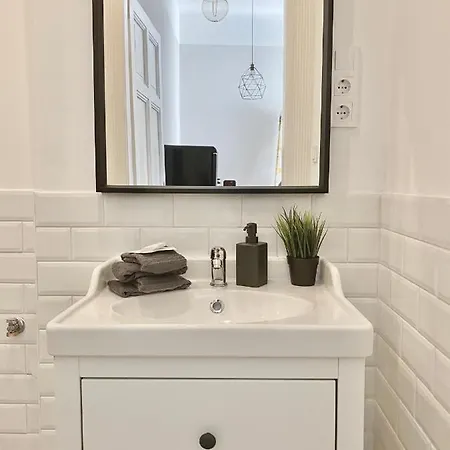 Standard By Hi5 - 2 Bedroom In The Center *