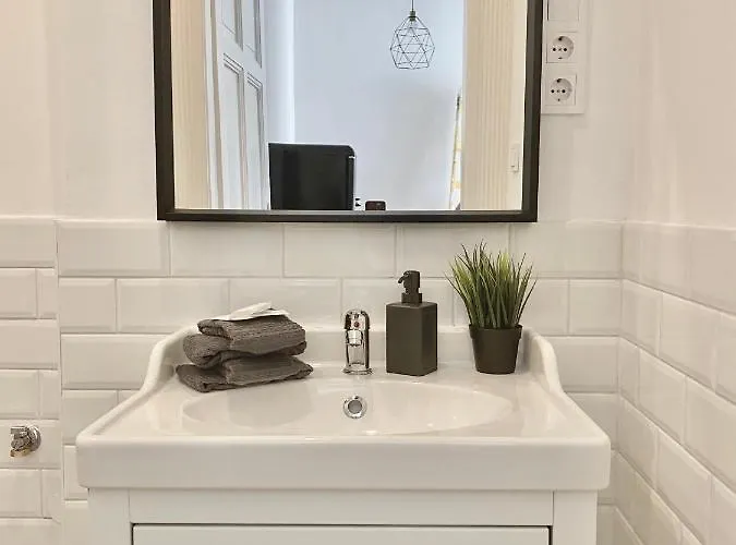 Standard By Hi5 - 2 Bedroom In The Center *
