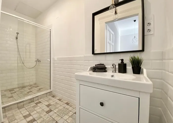 Standard By Hi5 - 2 Bedroom In The Center * Budapest