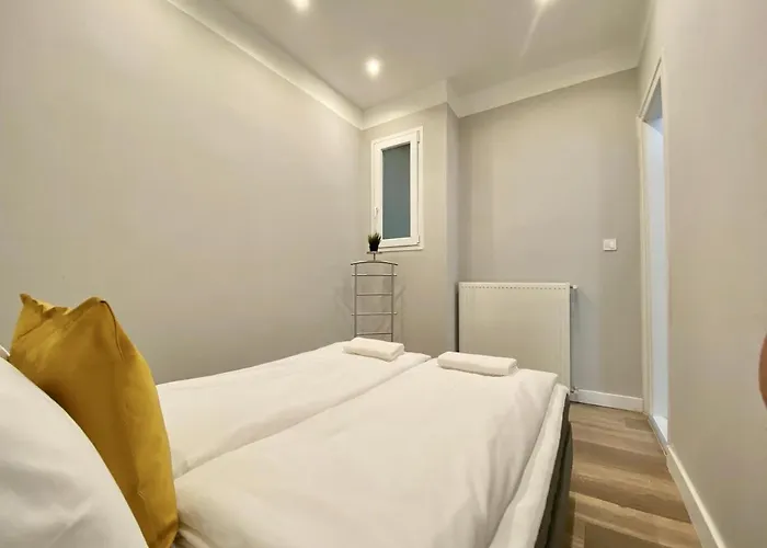 Standard By Hi5 - 2 Bedroom In The Center *