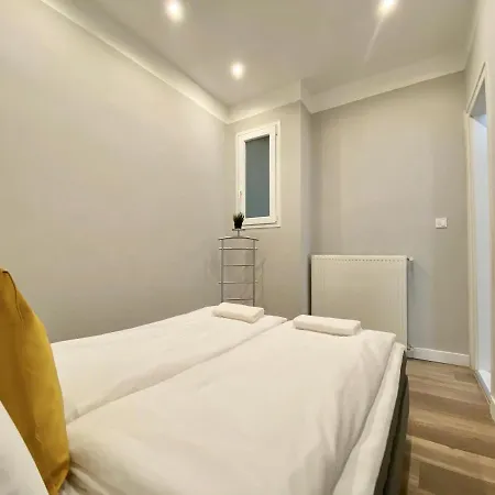 Standard By Hi5 - 2 Bedroom In The Center *